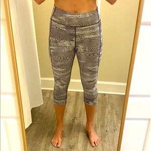 Lululemon cropped workout pants